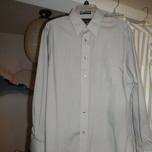 Men's Croft & Barrow Dove Gray button down dress shirt (Medium)